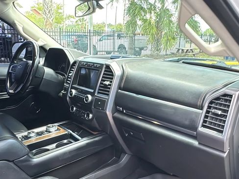 Used 2018 Ford Expedition Max Platinum AWD/4WD image 9