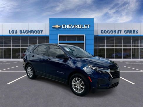 Used 2023 Chevrolet Equinox LS image 2