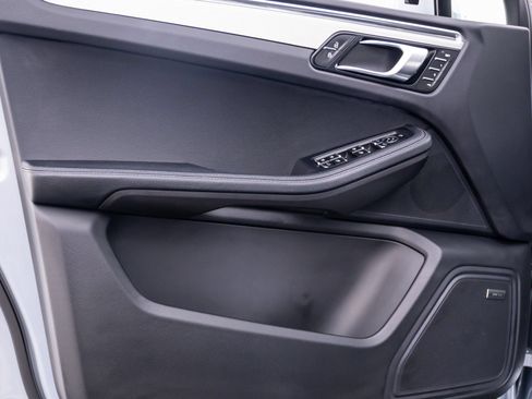 Certified 2026 Porsche Macan AWD/4WD image 14
