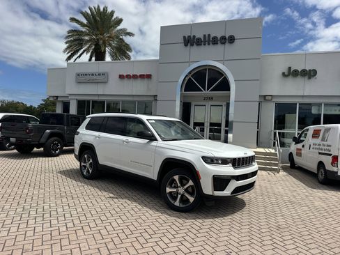 New 2026 Jeep Grand Cherokee L Limited AWD/4WD image 1
