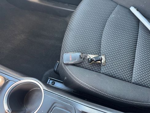 Used 2024 GMC Terrain SLE image 18