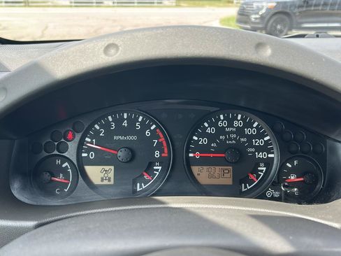 Used 2014 Nissan Frontier SV w/ SV Value Truck Package AWD/4WD image 10