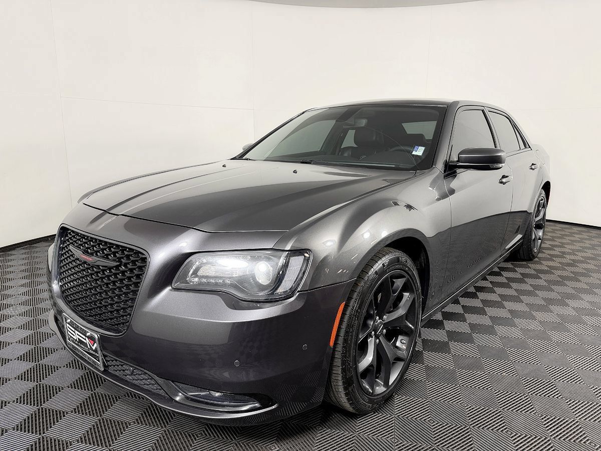 Used 2023 Chrysler 300 S RWD image 2
