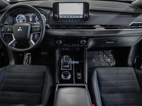 Used 2023 Mitsubishi Outlander SE Black Edition image 25