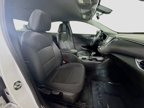 Used 2017 Chevrolet Malibu LT image 29