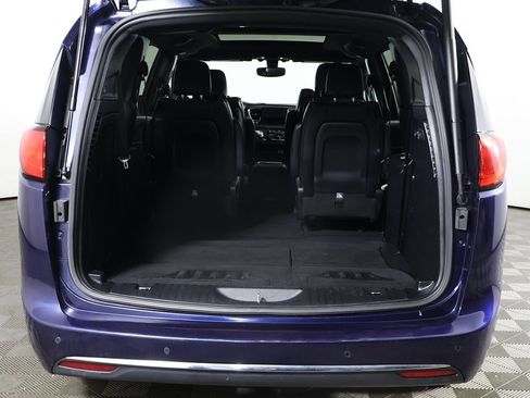 Used 2020 Chrysler Pacifica Limited image 14