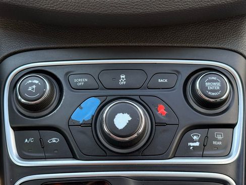 Used 2016 Chrysler 200 Limited image 21