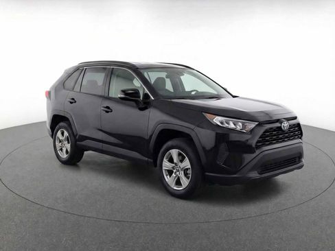 Used 2025 Toyota RAV4 XLE w/ Convenience Package image 3