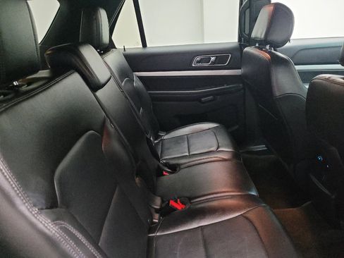 Used 2016 Ford Explorer XLT w/ Equipment Group 202A AWD/4WD image 19