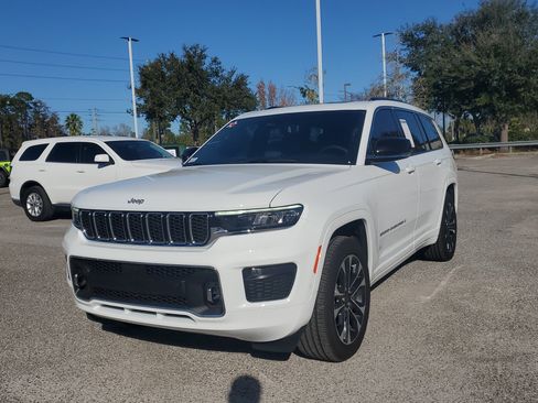 Used 2025 Jeep Grand Cherokee L Overland w/ Luxury Tech Group IV image 3