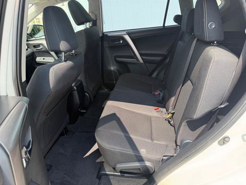 Used 2018 Toyota RAV4 XLE FWD image 16
