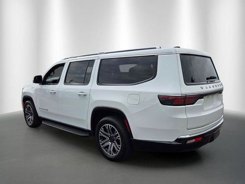 Used 2024 Jeep Wagoneer L Series II w/ Flexible Seating Group AWD/4WD image 3