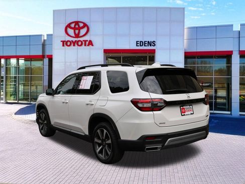 Used 2023 Honda Pilot Touring image 9
