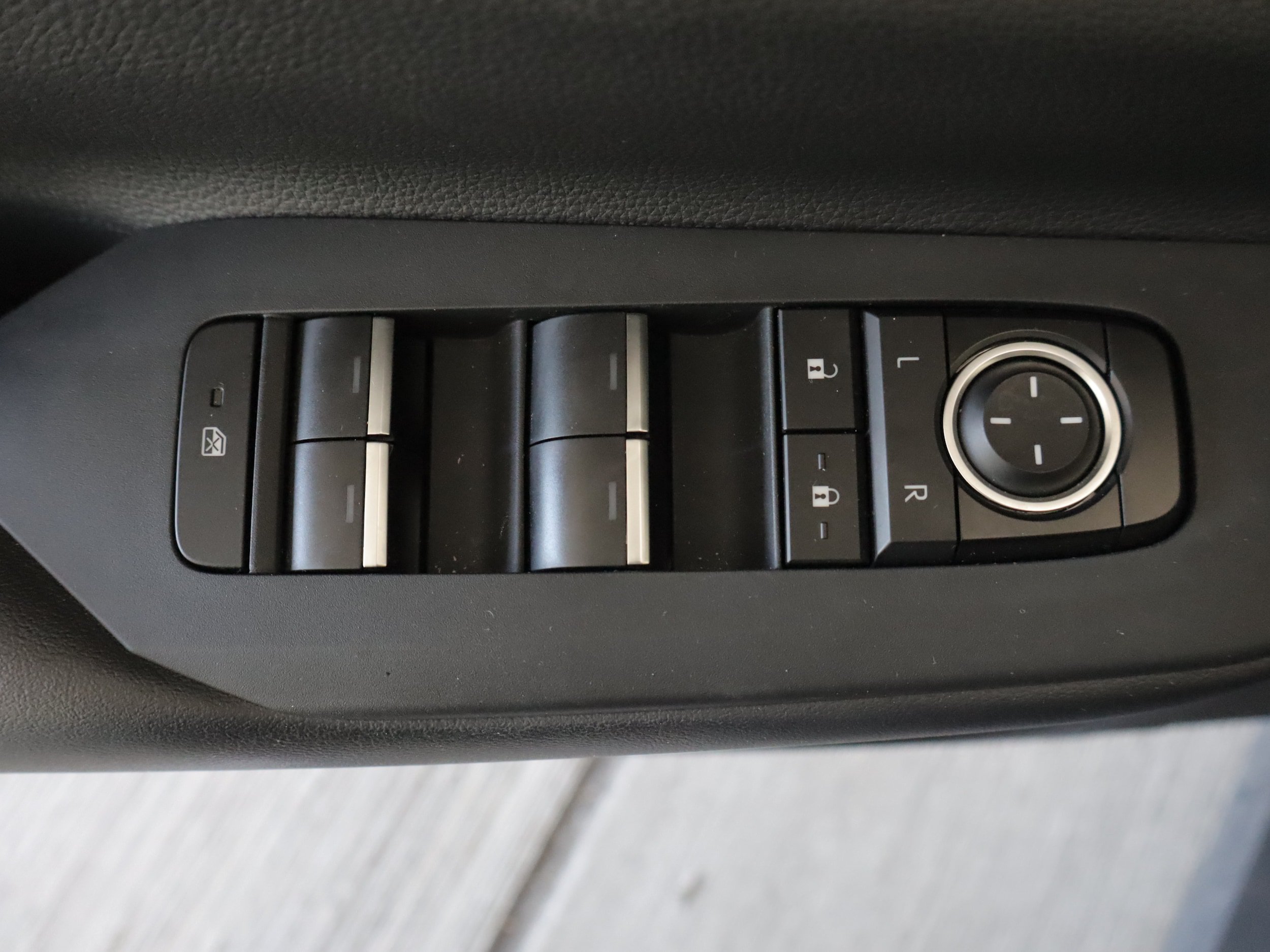 Used 2023 Toyota Prius Prime FWD image 10