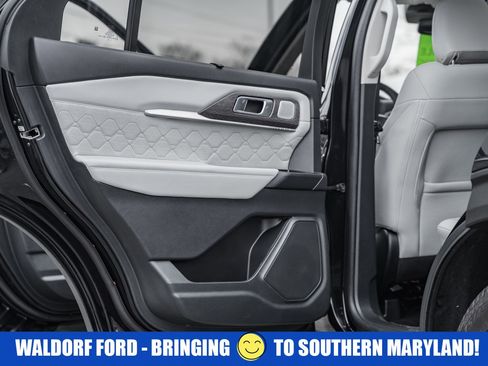 Certified 2025 Ford Explorer Platinum w/ Ultimate Package image 41