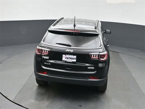 New 2026 Jeep Compass Latitude w/ Mopar Graphics Package image 32