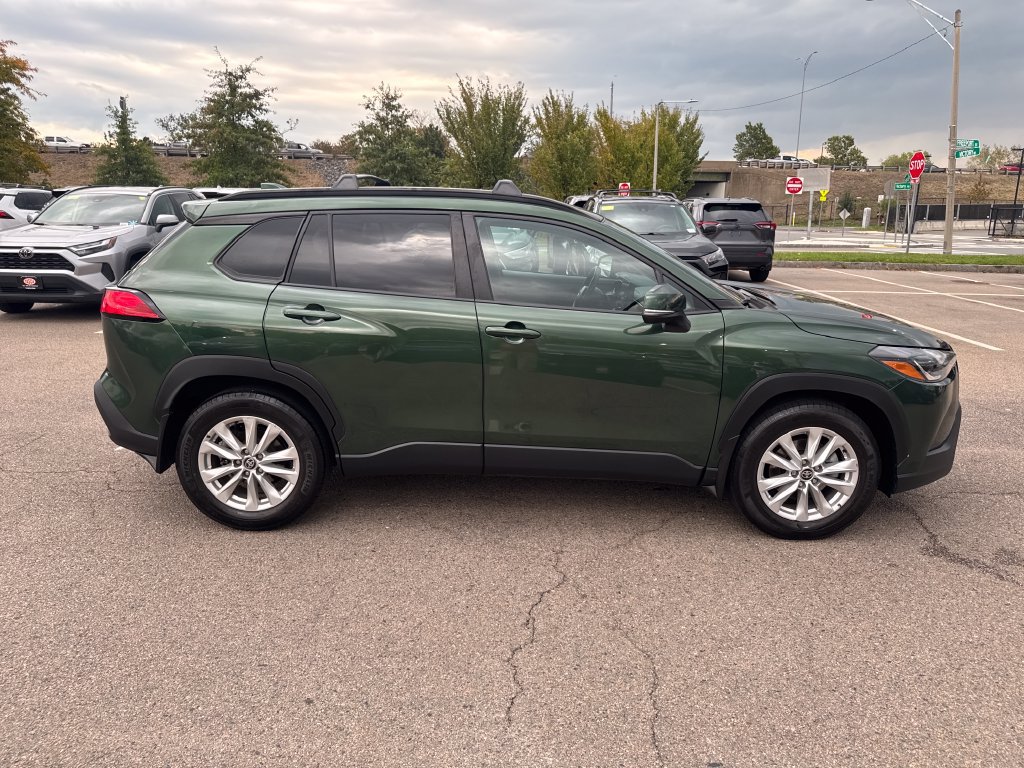 Used 2024 Toyota Corolla Cross LE w/ Moonroof Package AWD/4WD image 8