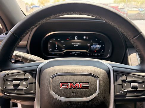 Used 2023 GMC Yukon XL SLT AWD/4WD image 29