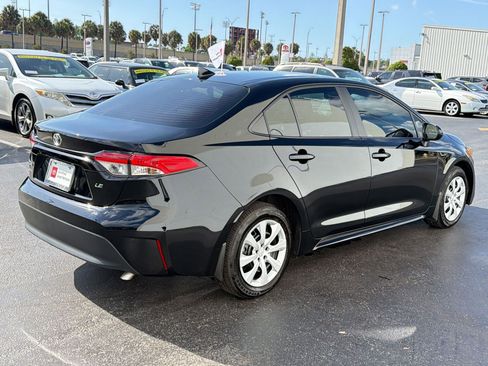 Certified 2025 Toyota Corolla LE image 9