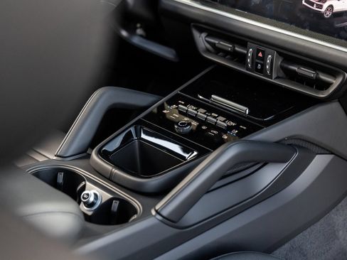 Certified 2025 Porsche Cayenne S AWD/4WD image 34