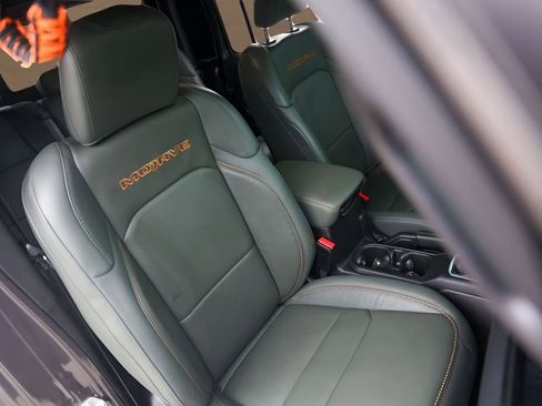 Used 2024 Jeep Gladiator Mojave AWD/4WD image 28