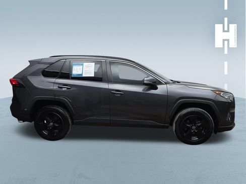 Used 2021 Toyota RAV4 XLE w/ Convenience Package FWD image 3