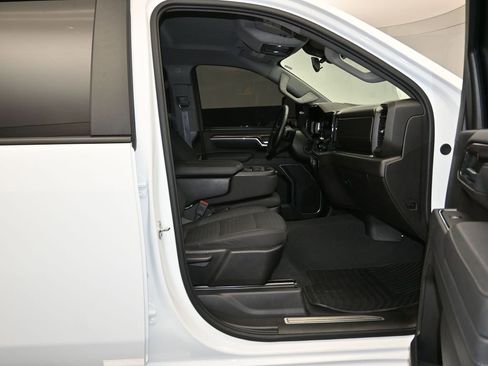 Certified 2025 Chevrolet Silverado 2500 LT w/ Convenience Package image 28