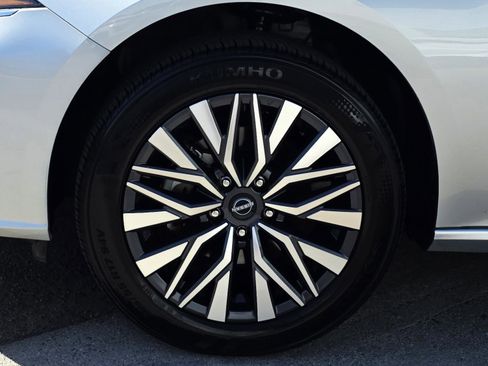 Used 2025 Nissan Altima 2.5 SV AWD/4WD image 9