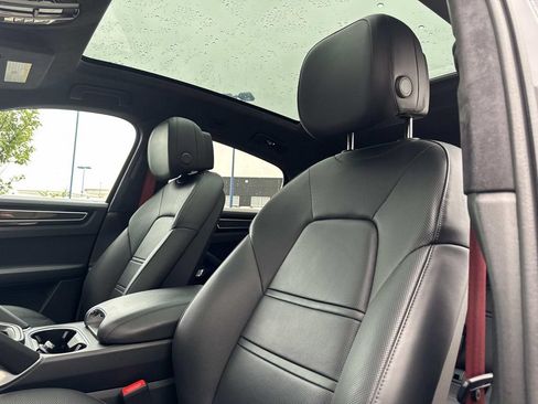 Used 2022 Porsche Cayenne Turbo S AWD/4WD image 20