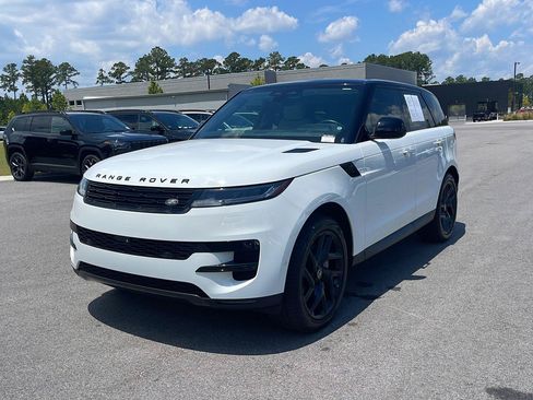 Used 2024 Land Rover Range Rover Sport SE AWD/4WD image 3