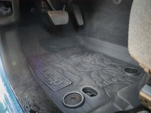 Used 2024 Jeep Wrangler Sahara w/ Safety Group image 17