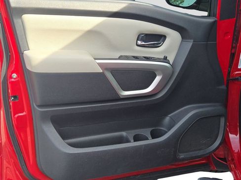 Used 2021 Nissan Titan SV w/ Accessory Utility Package image 15