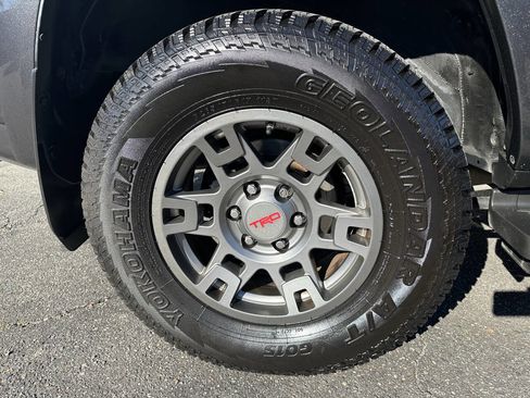 Used 2018 Toyota 4Runner 4WD image 20