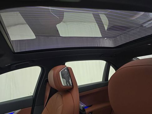 New 2025 BMW 750e xDrive image 23