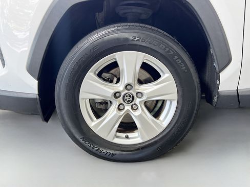 Used 2021 Toyota RAV4 XLE w/ Convenience Package FWD image 14