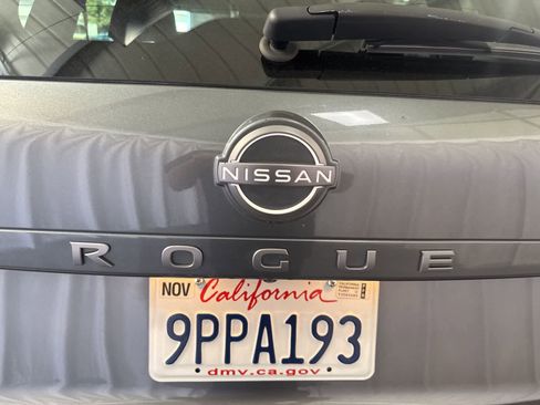 Used 2025 Nissan Rogue SV image 11