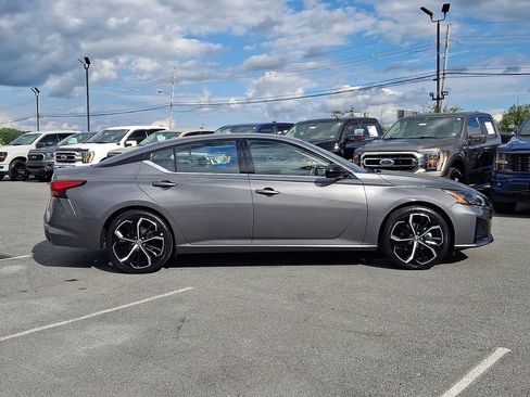 Used 2025 Nissan Altima 2.5 SR FWD image 7