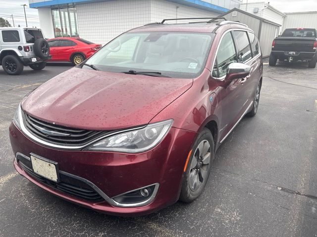 Used 2018 Chrysler Pacifica Limited w/ Advanced Safetytec Group FWD image 2