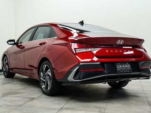 Used 2024 Hyundai Elantra SEL w/ Convenience Package FWD image 11