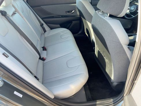 Used 2024 Hyundai Elantra Limited image 30