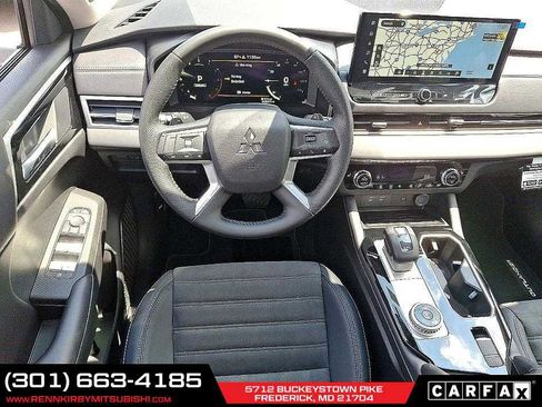 New 2025 Mitsubishi Outlander SE image 11