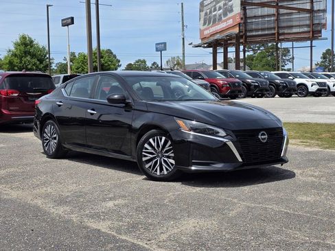 Used 2023 Nissan Altima 2.5 SV FWD image 2
