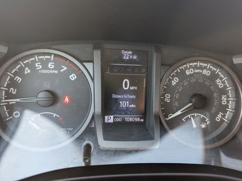 Used 2017 Toyota Tacoma TRD Sport image 25