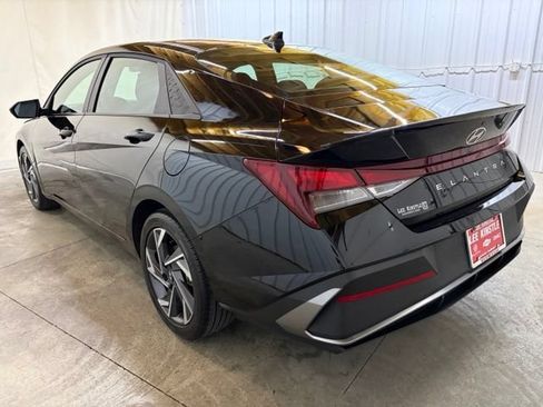 Used 2025 Hyundai Elantra Sport FWD image 8