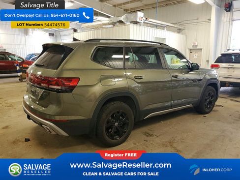 Used 2025 Volkswagen Atlas Peak Edition SE AWD/4WD image 4