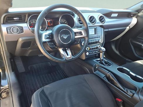 Used 2017 Ford Mustang Coupe image 18