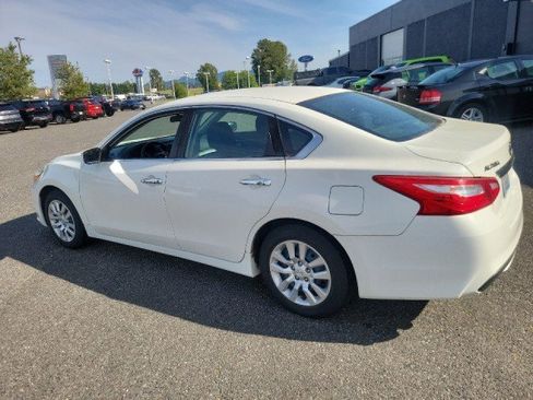 Used 2016 Nissan Altima 2.5 S w/ Power Driver Seat Package FWD image 3
