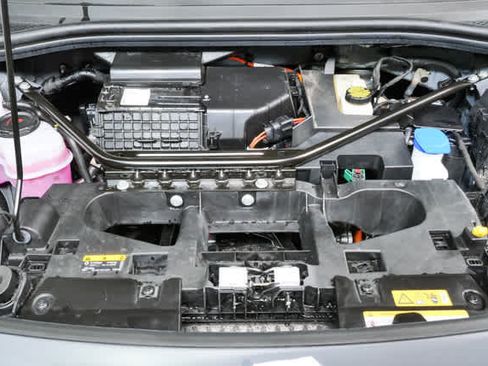 Certified 2025 Volkswagen ID.4 Pro RWD image 36
