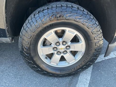 Used 2018 Chevrolet Colorado W/T w/ LPO, Premium Interior Package image 9