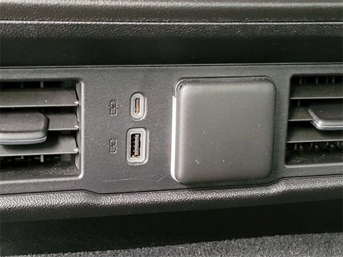 Used 2024 GMC Sierra 1500 SLT image 17